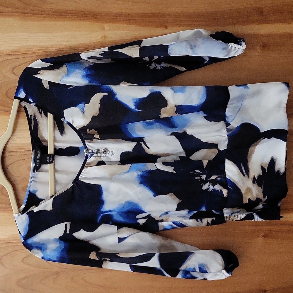 White House Black Market Navy Blue and White Abstract Blouse